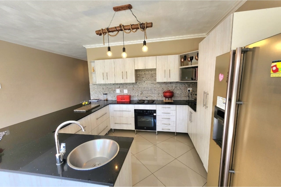 3 Bedroom Property for Sale in Wavecrest Eastern Cape